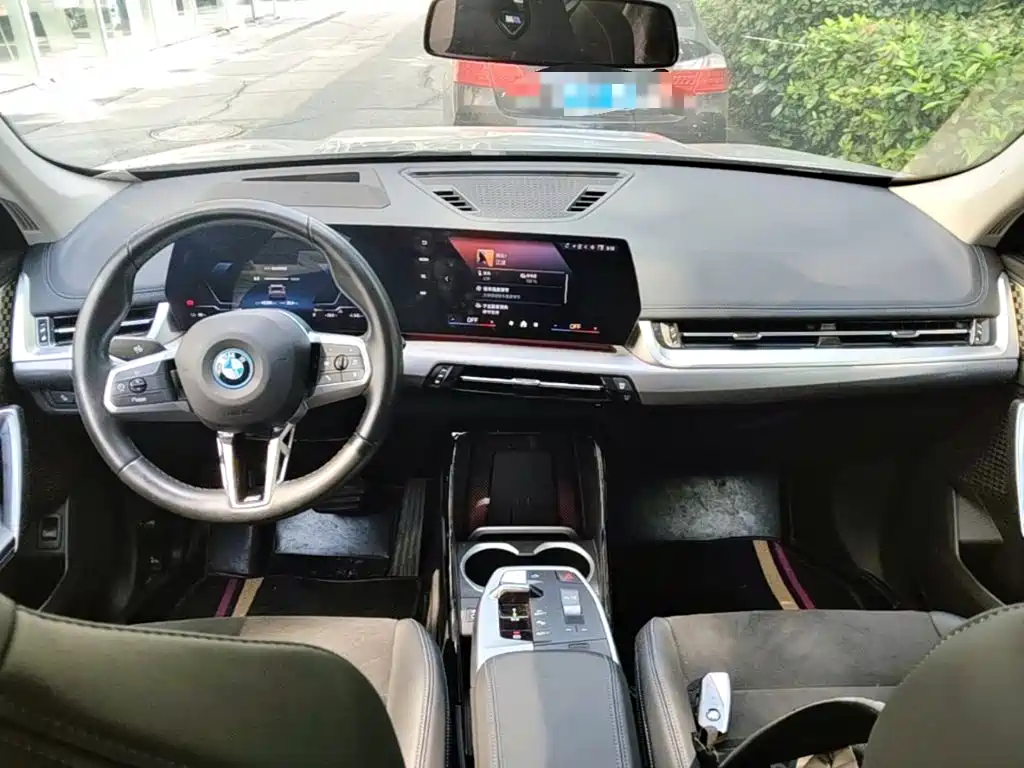 BMW iX1 2024 — фото 16