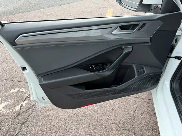 Volkswagen Sagitar 2024