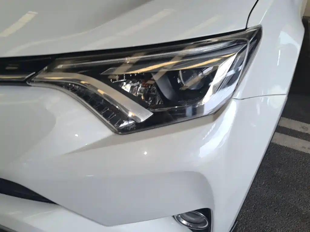Toyota RAV4 2017 — фото 18