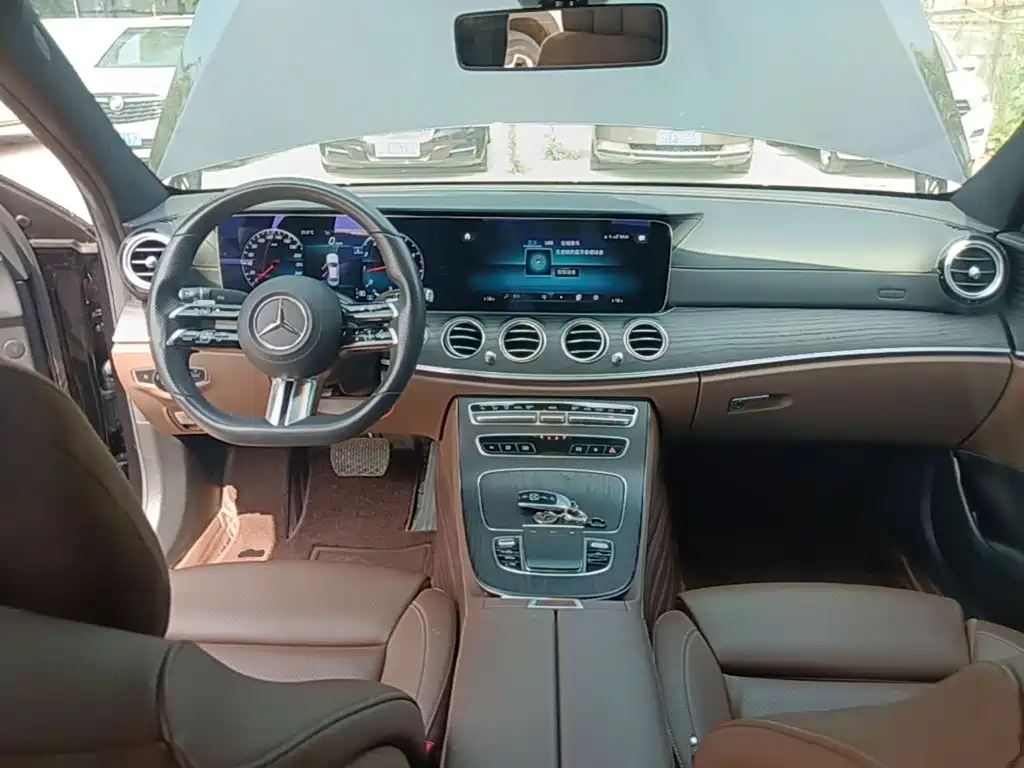 Mercedes-Benz E-Class 2022 — фото 10