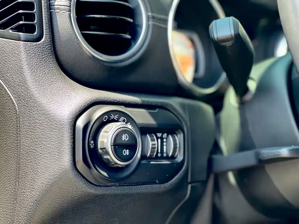 Jeep Wrangler 2021 — фото 16