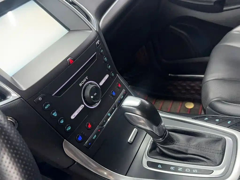 Ford Edge 2016 — фото 15