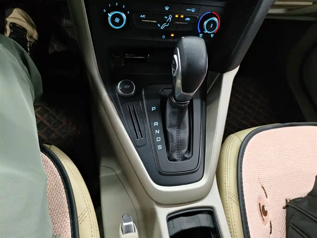 Ford Focus 2018 — фото 14