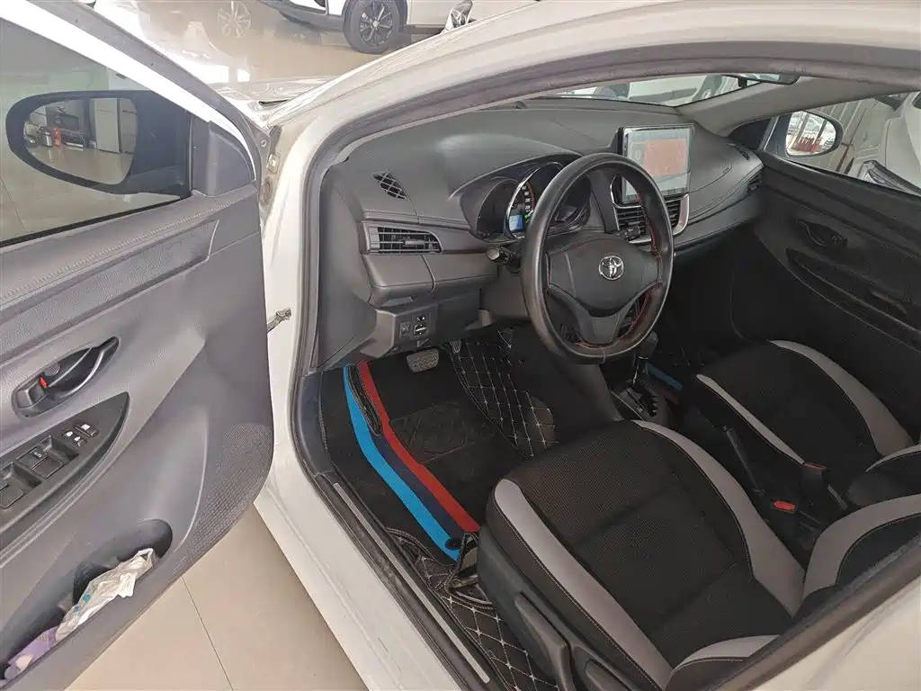 Toyota Yaris L 2020 — фото 16