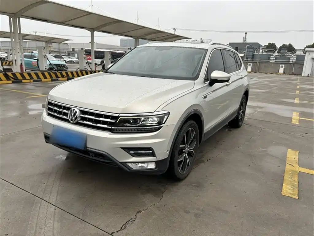 Volkswagen Tiguan L 2017 — фото 1