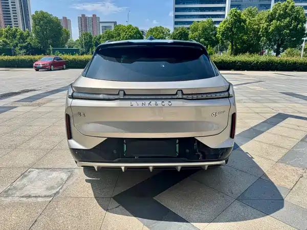 Lynk & Co 08 EM-P 2023