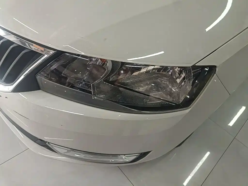 Skoda Rapid 2015 — фото 24