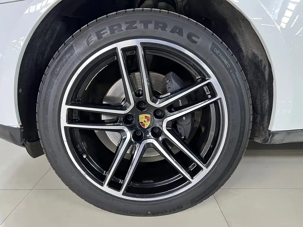 Porsche Macan 2022 — фото 16