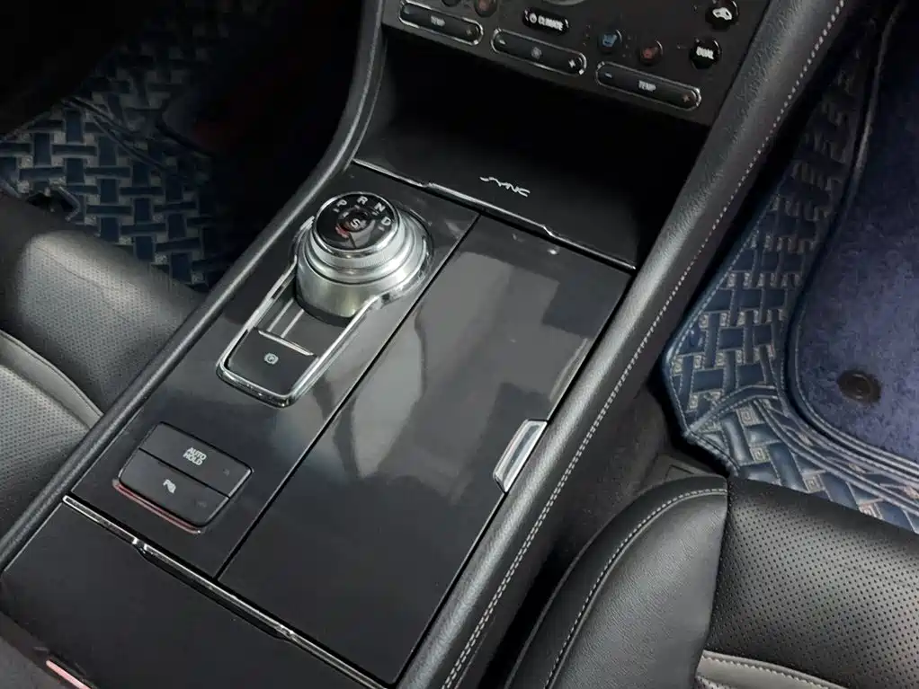 Ford Taurus 2016 — фото 10