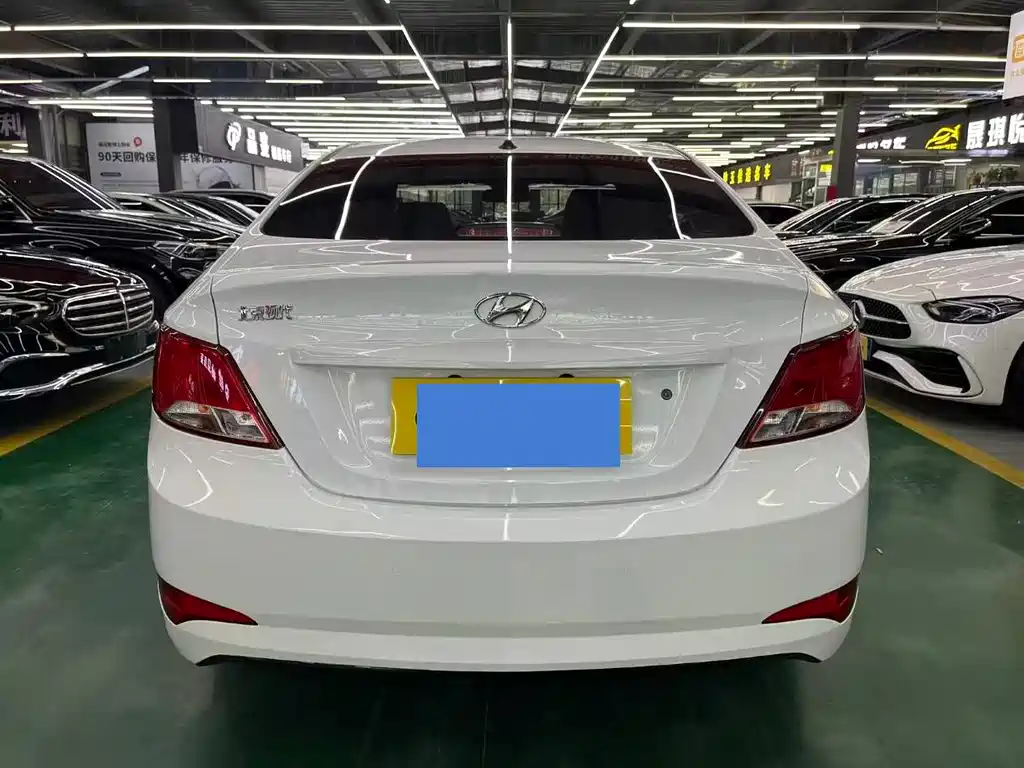 Hyundai Verna 2015 — фото 5