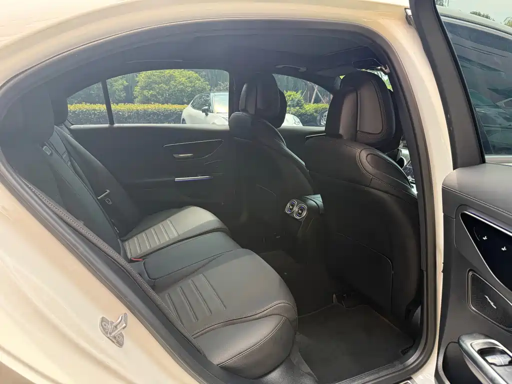Mercedes-Benz C-Class 2023 — фото 9