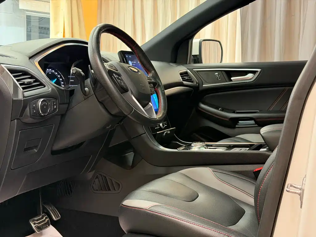 Ford Edge 2020 — фото 23