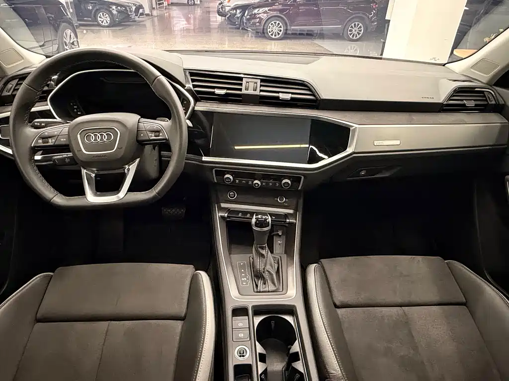 Audi Q3 2023 — фото 18