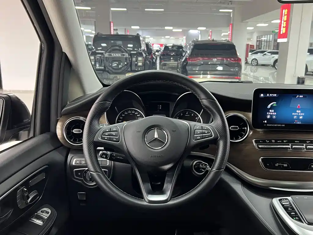 Mercedes-Benz V-Class 2023 — фото 15