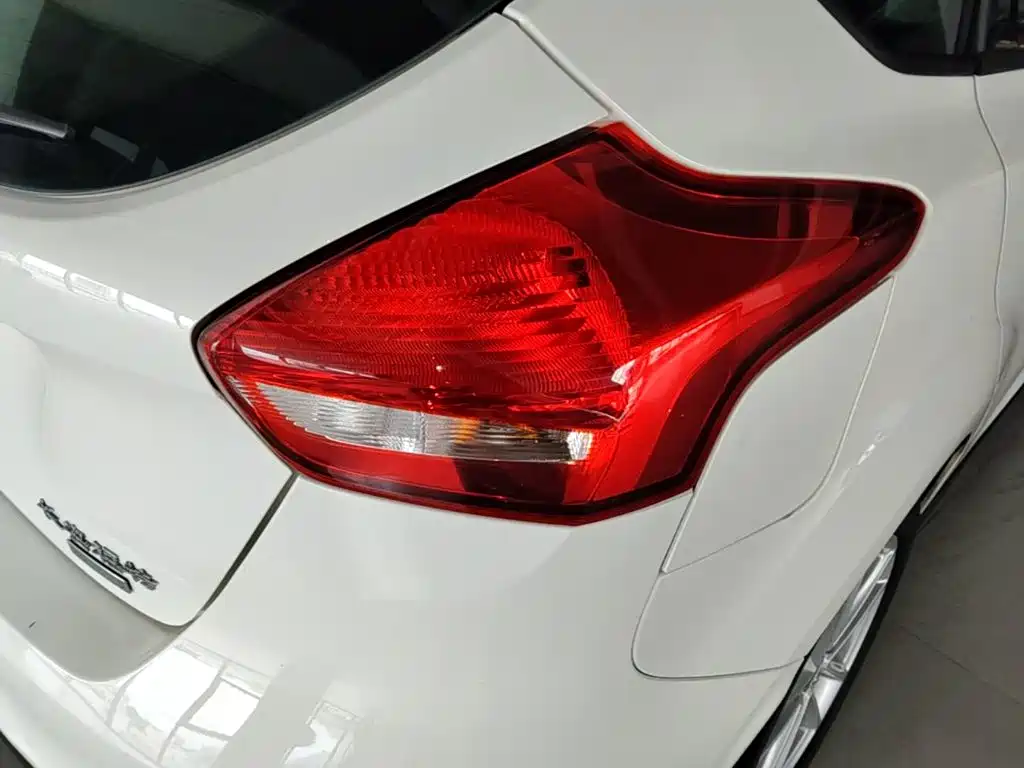 Ford Focus 2017 — фото 8