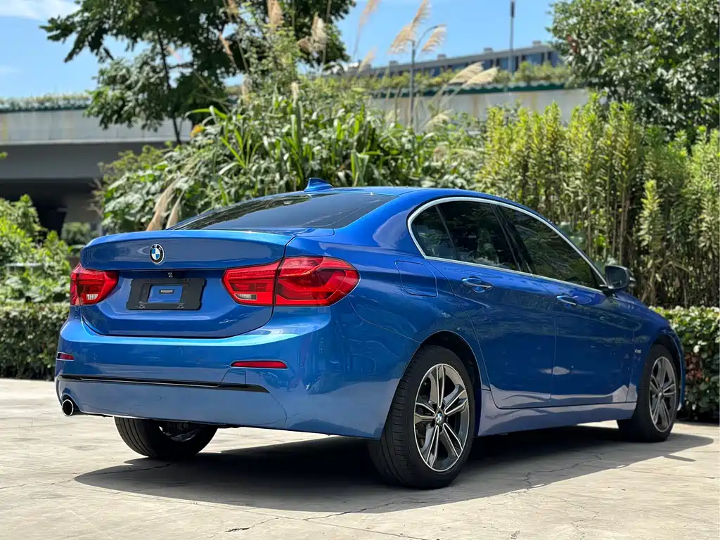 BMW 1 Series 2018 — фото 11