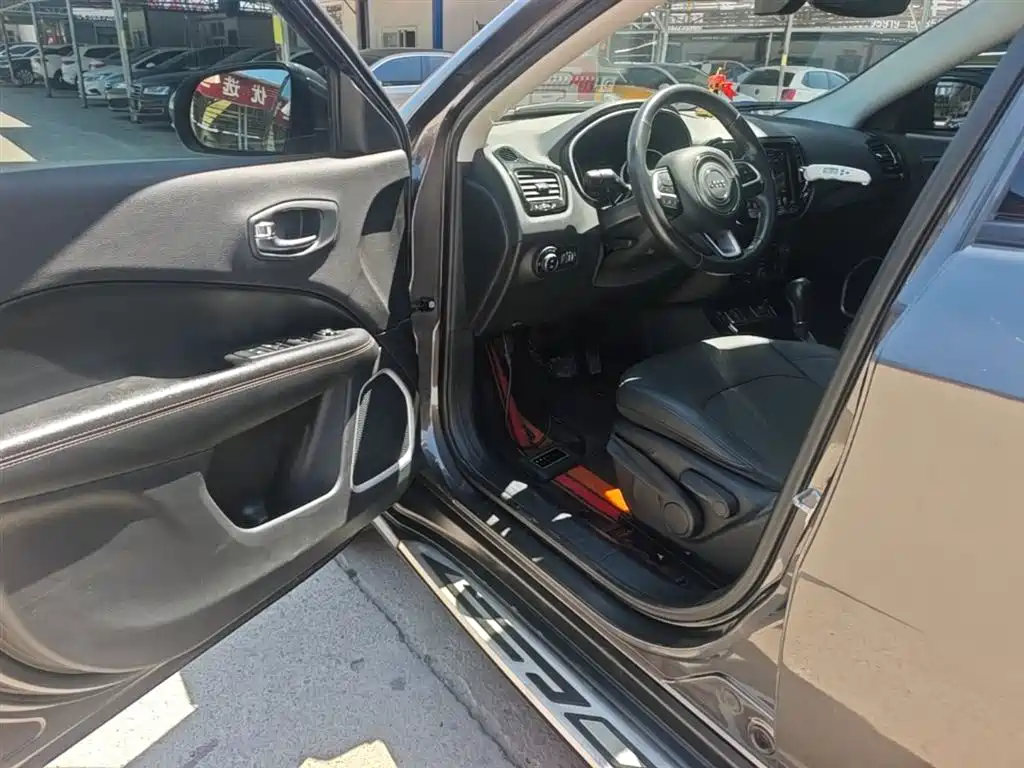 Jeep Compass 2019 — фото 16