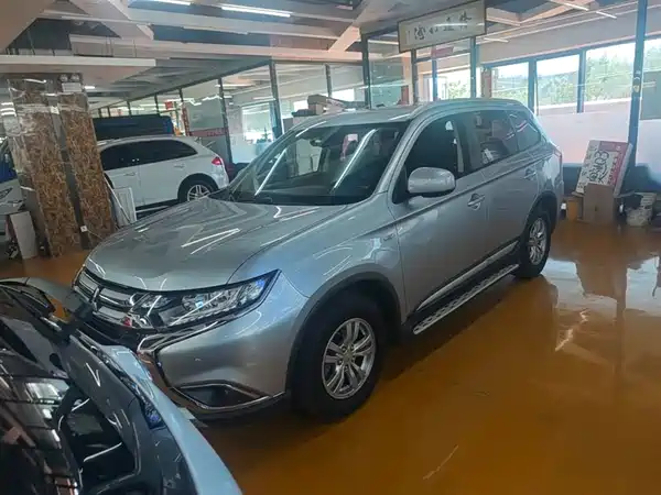 Mitsubishi Outlander 2016