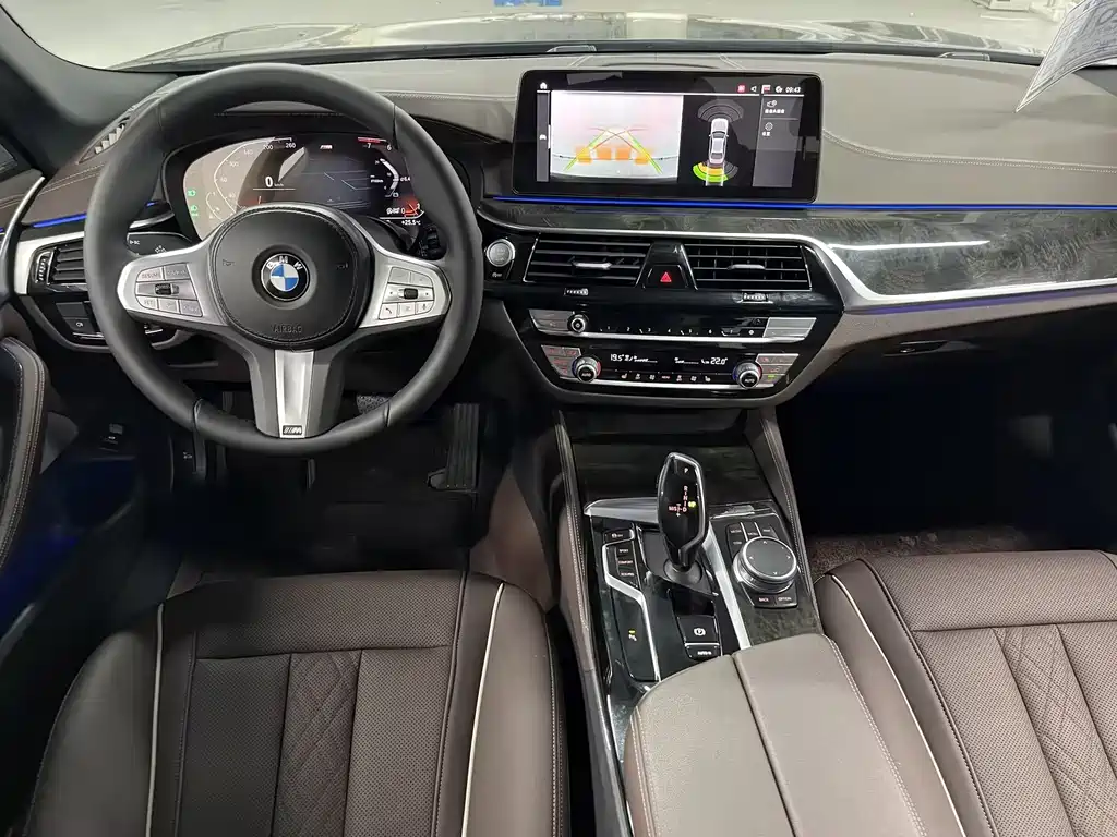 BMW 5 Series 2023 — фото 10
