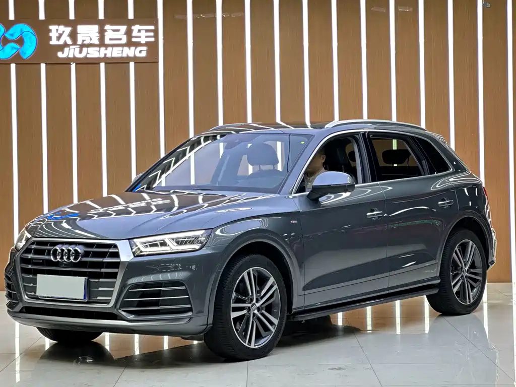 Audi Q5L 2021 — фото 1