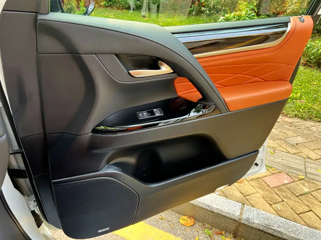 Lexus LX 2018 — фото 15