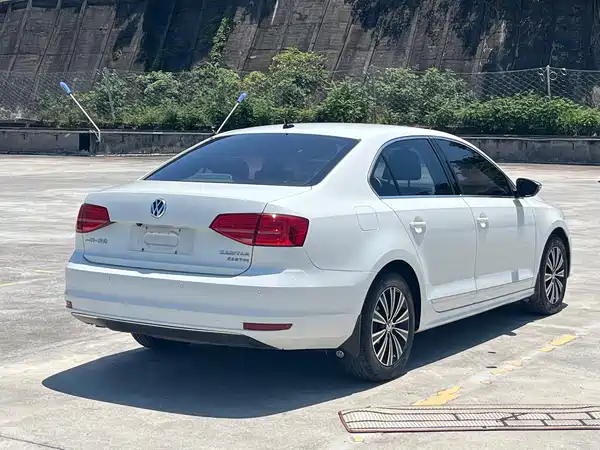 Volkswagen Sagitar 2018