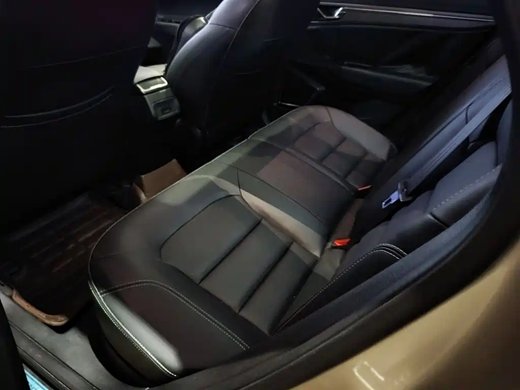 Geely Emgrand GS 2017 — фото 17