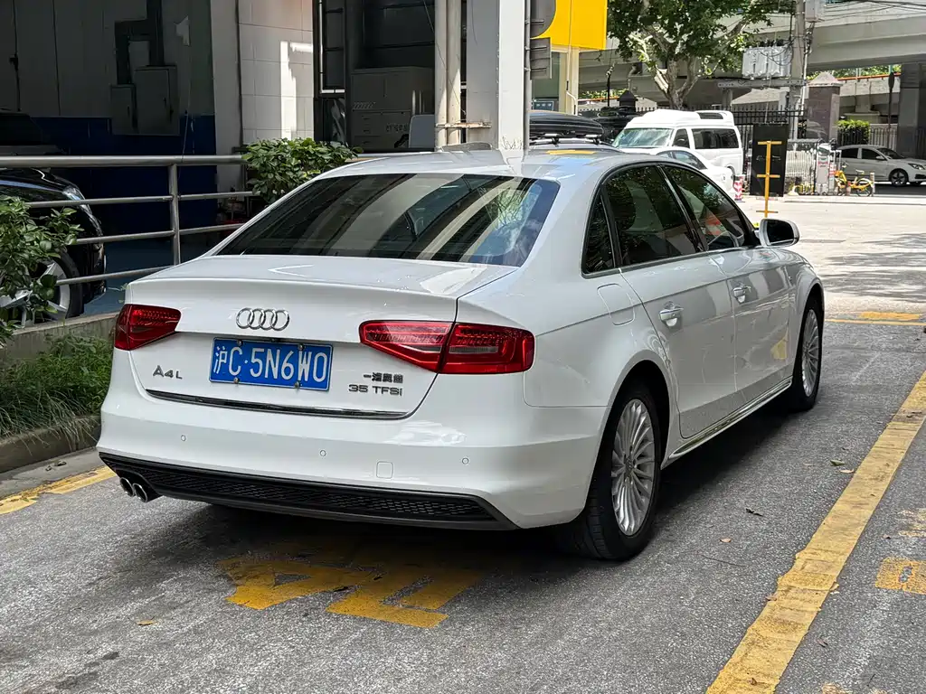 Audi A4L 2016