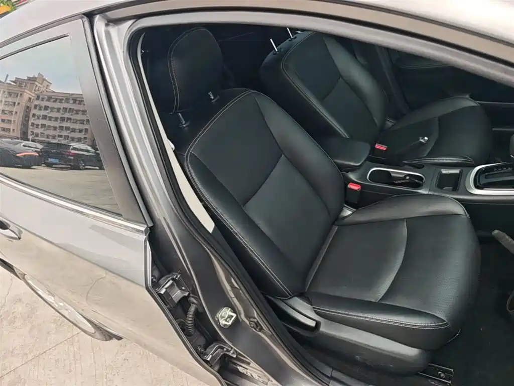 Nissan Tiida 2018 — фото 25