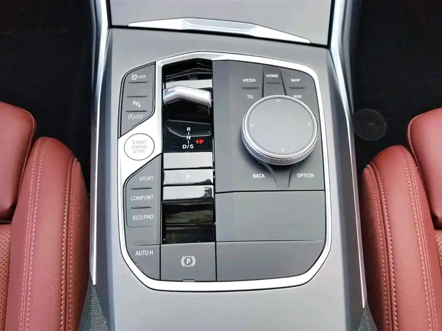 BMW 3 Series 2025 — фото 10