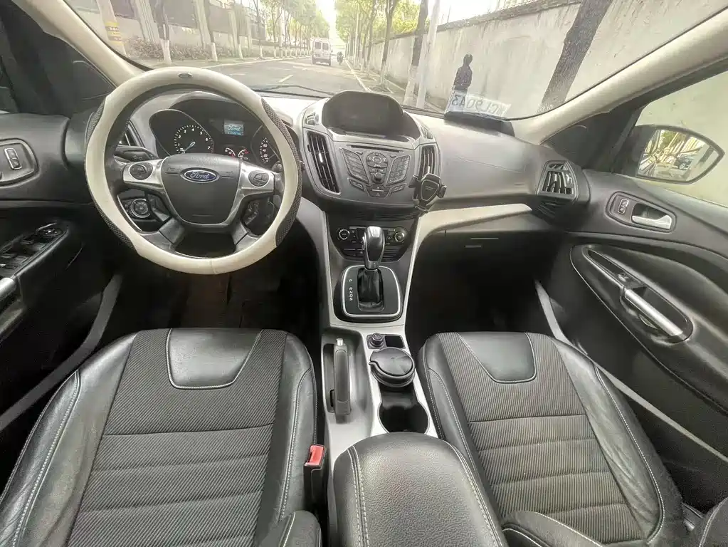 Ford Kuga 2013 — фото 16