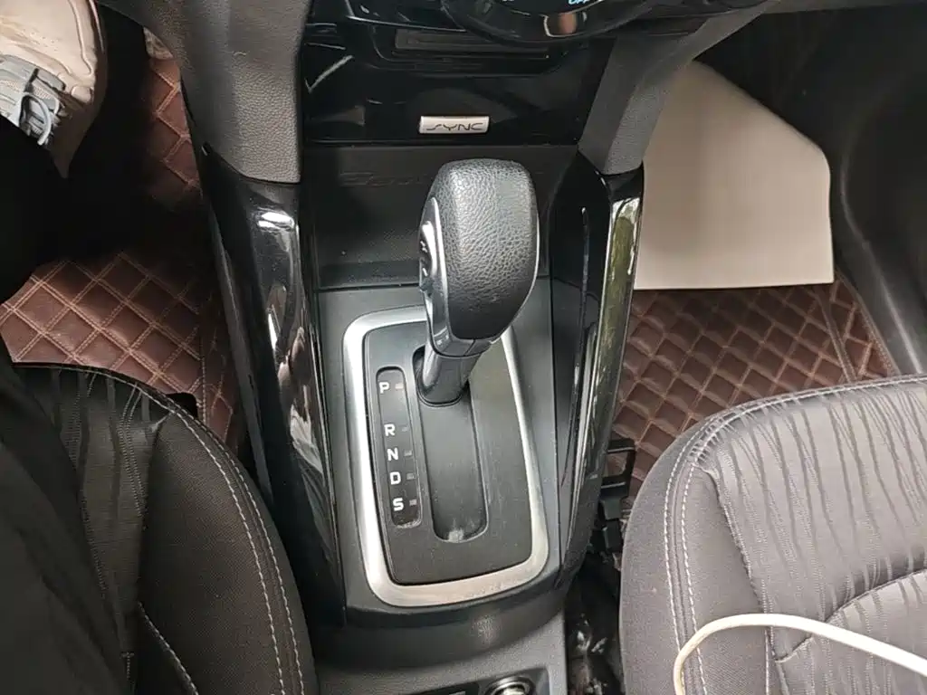 Ford EcoSport 2017 — фото 14