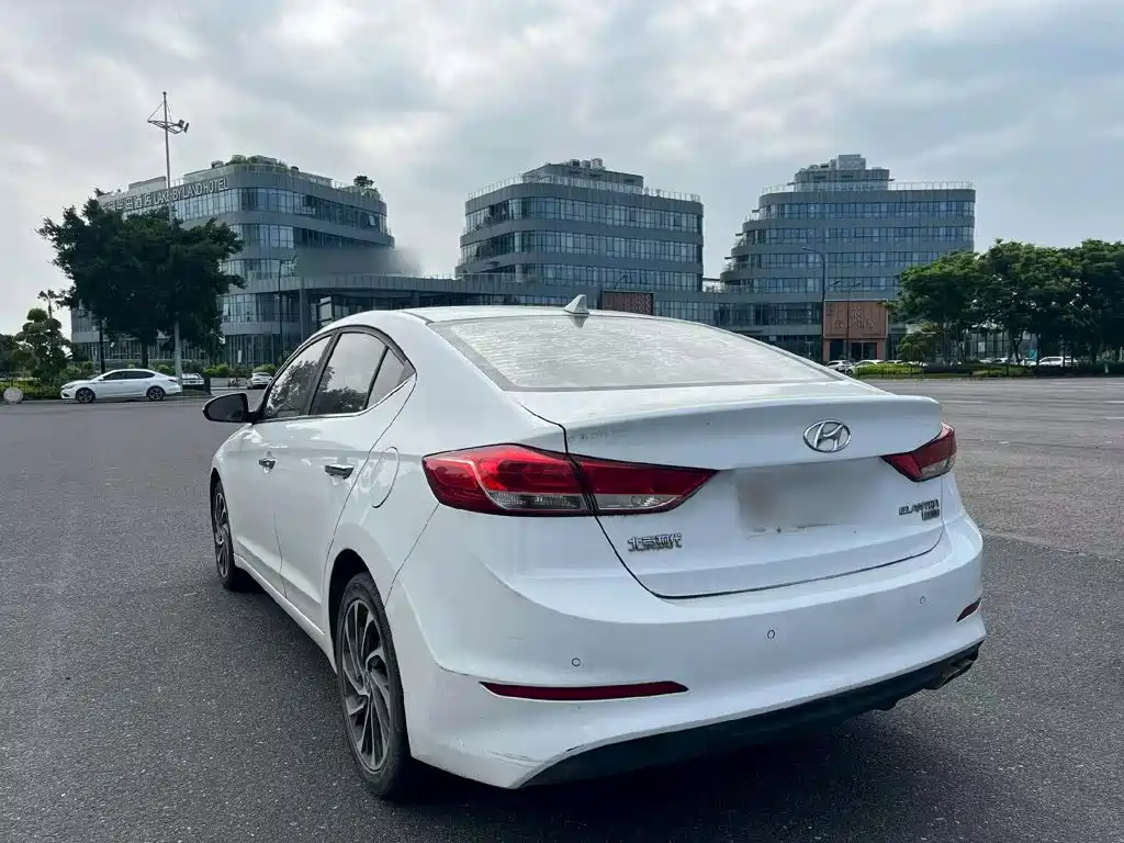 Hyundai Elantra 2020 — фото 5
