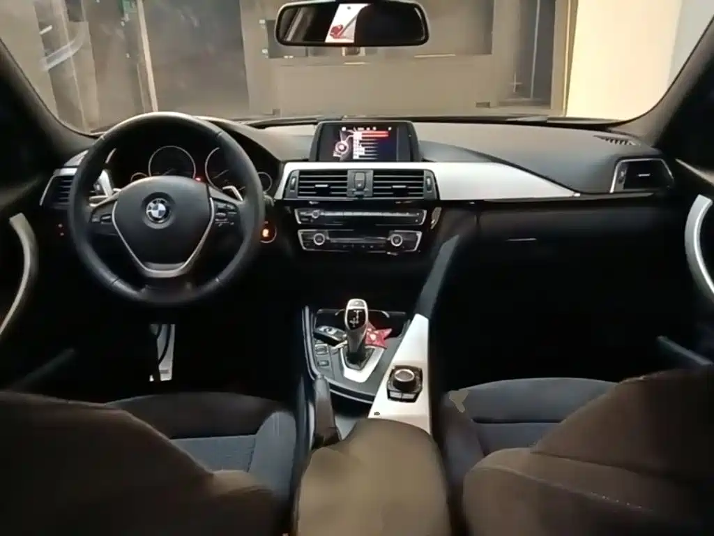 BMW 3 Series 2017 — фото 10