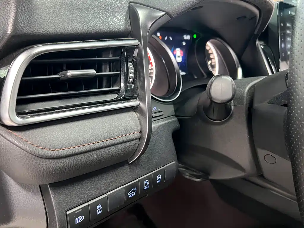 Toyota Camry 2023 — фото 14