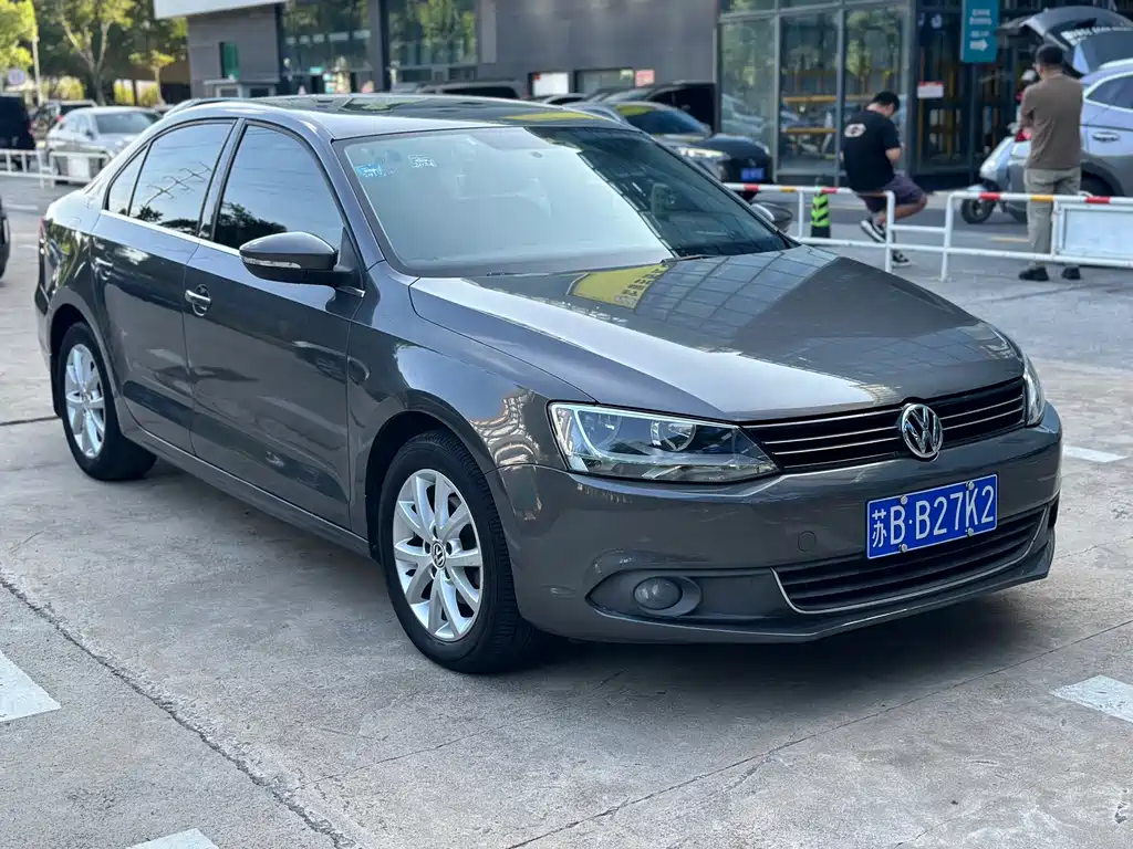 Volkswagen Sagitar 2012