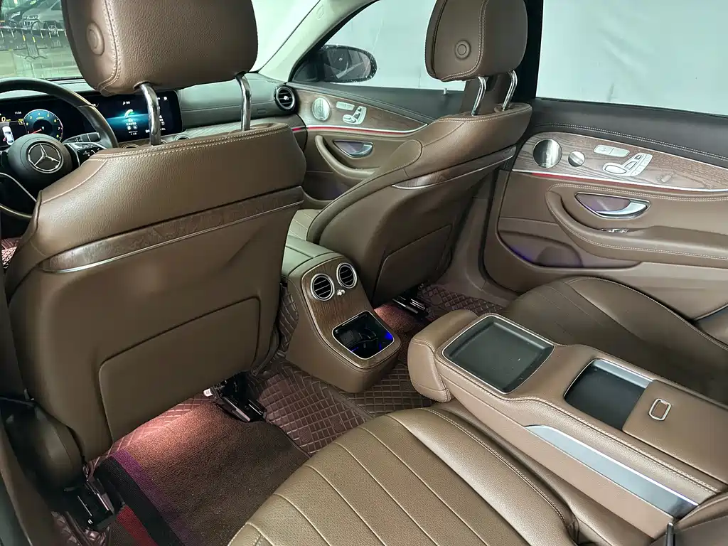 Mercedes-Benz E-Class 2022 — фото 10