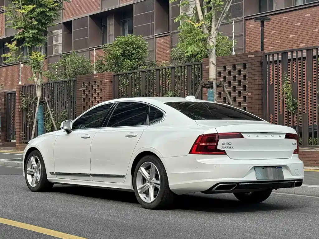 Volvo S90 2019 — фото 18