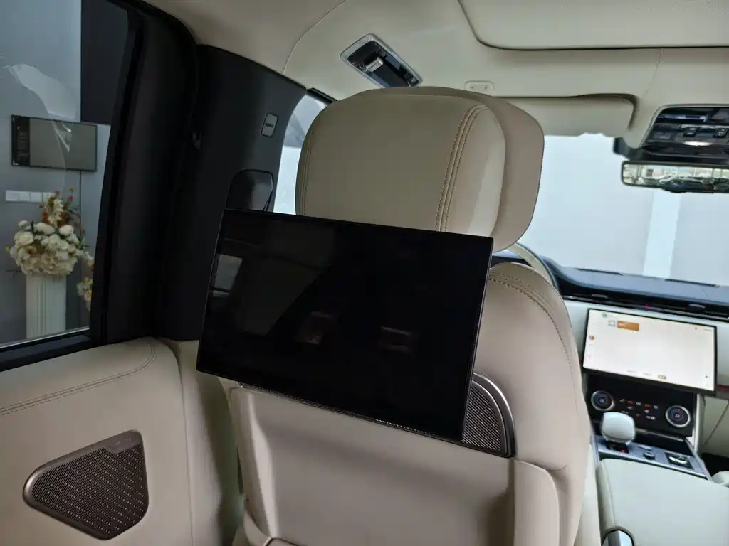 Land Rover Range Rover 2023 — фото 12
