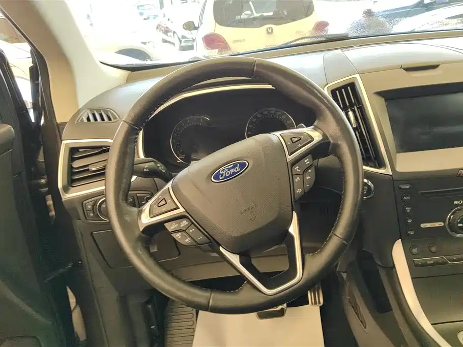 Ford Edge 2016 — фото 15