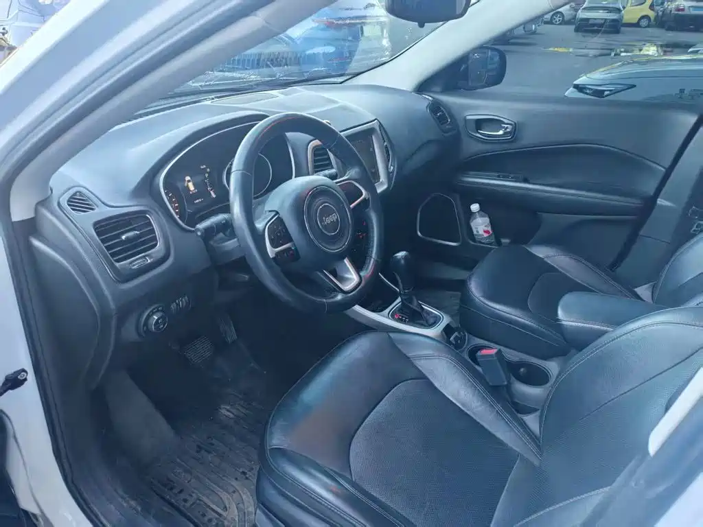 Jeep Compass 2018 — фото 9