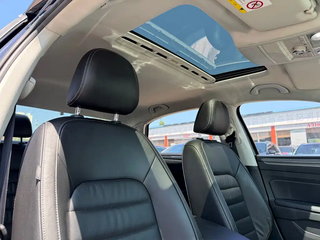 Volkswagen Passat 2018 — фото 11