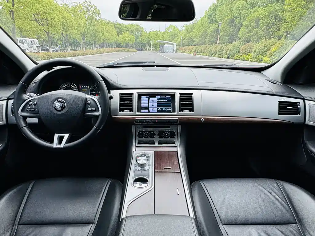Jaguar XF 2013 — фото 11