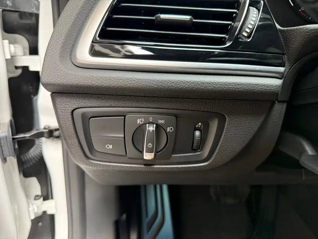 BMW 1 Series 2023 — фото 16