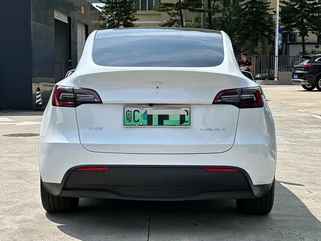 Tesla Model Y 2024 — фото 6