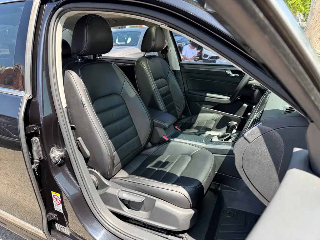 Volkswagen Passat 2018 — фото 12