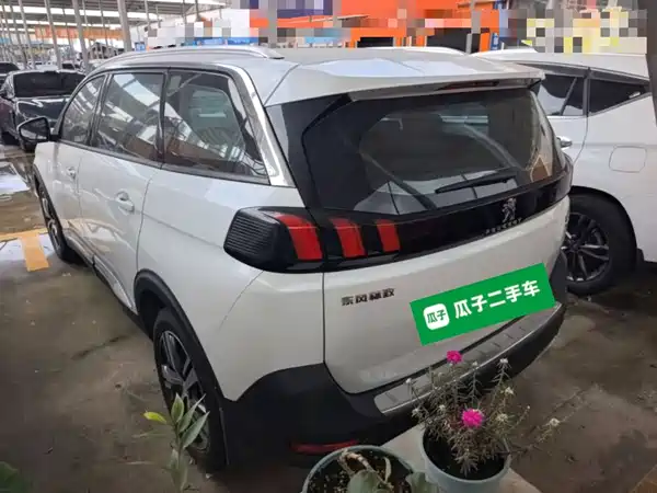 Peugeot 5008 2021