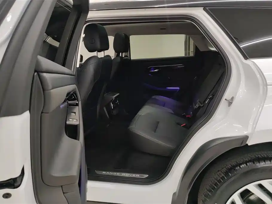 Land Rover Evoque 2023 — фото 11