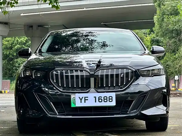 BMW i5 2025