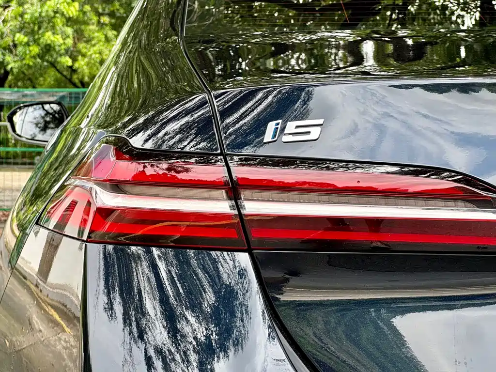 BMW i5 2025 — фото 16